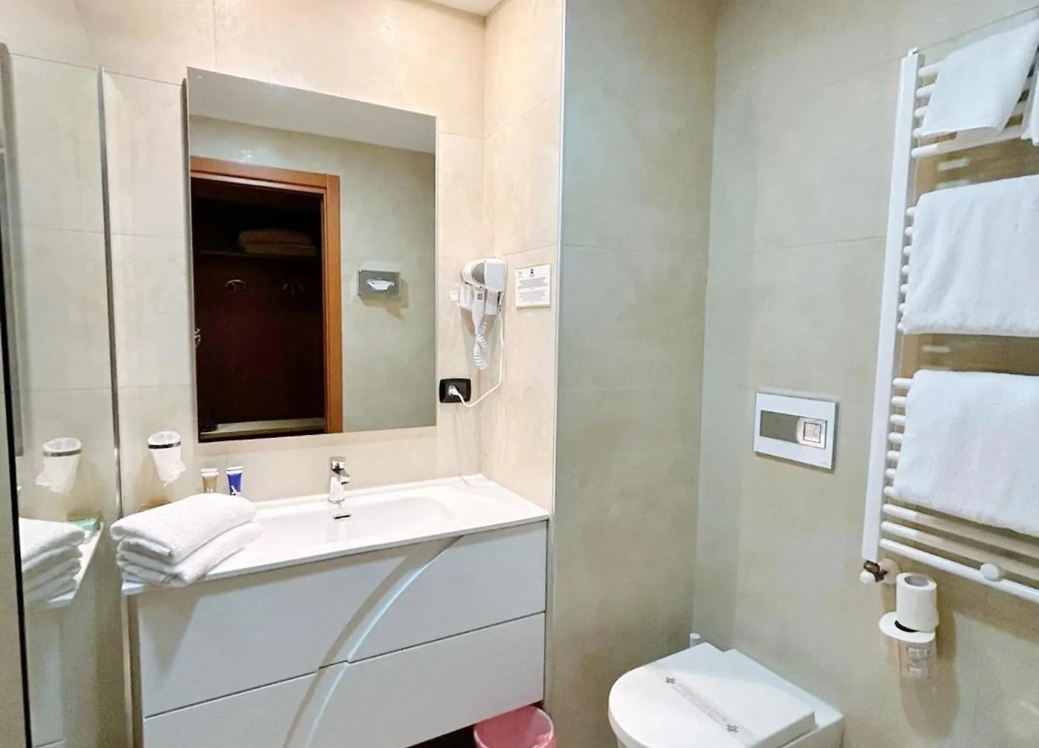 Ih Hotels Milano Blu Visconti 3*, Trezzano sul Naviglio